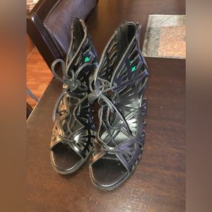 sandals good conditions heels